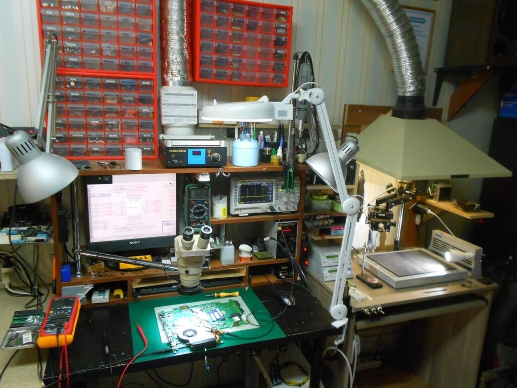 Мастерская по ремонту электроники - бизнес в гараже